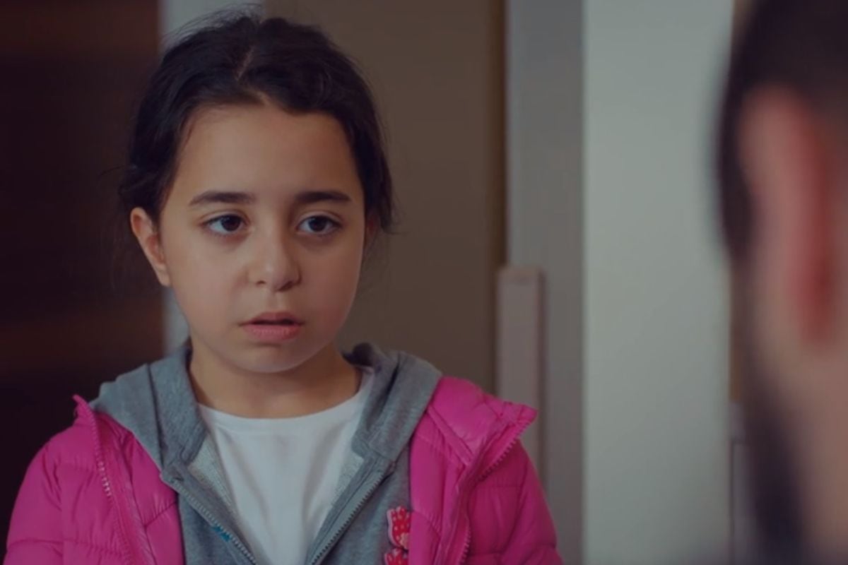 “Kızım” cuenta la historia de Oyku, una niña de ocho años que padece una extraña enfermedad y que se encuentra bajo el cuidado de su tía (Foto: Mujer / Med Yapım)