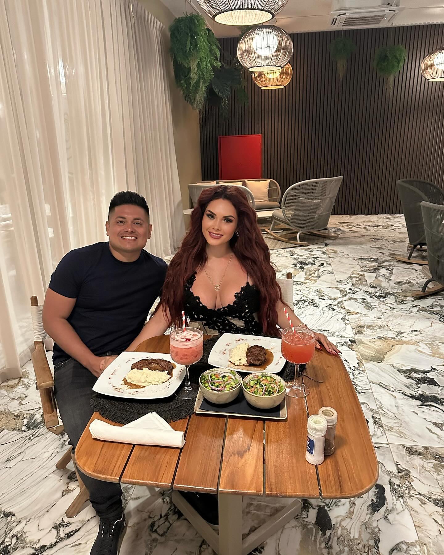 Regresó con su esposo y padre de tres de sus hijos. Sin embargo, confiesa que es la última oportunidad que se dan. Foto: Facebook Génesis Tapia.