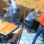 Encapuchado acuchilla a joven cuando cenaba en local de caldo de gallina