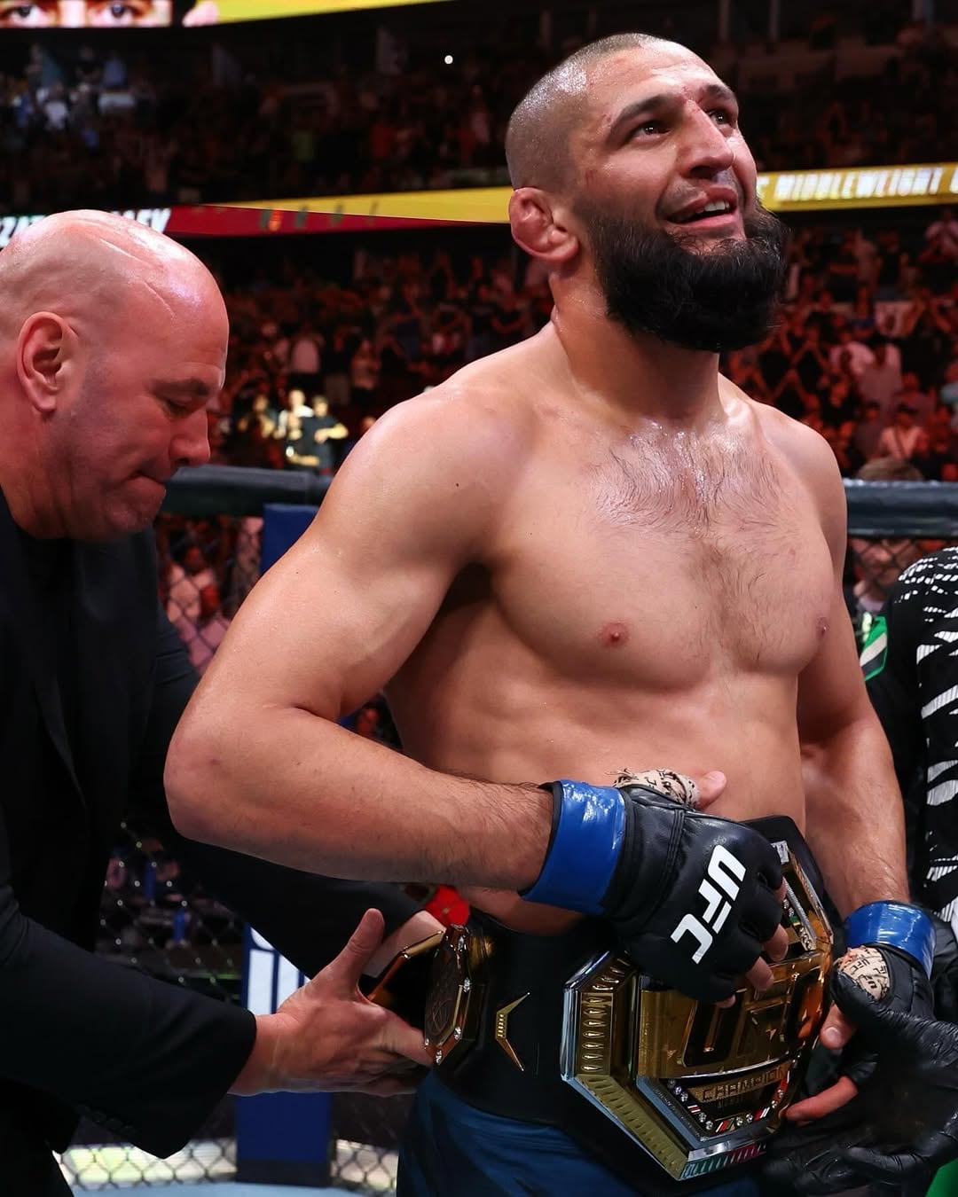 Chimaev se coronó campeón de peso mediano de UFC ante Du Plessis. (@ufc)