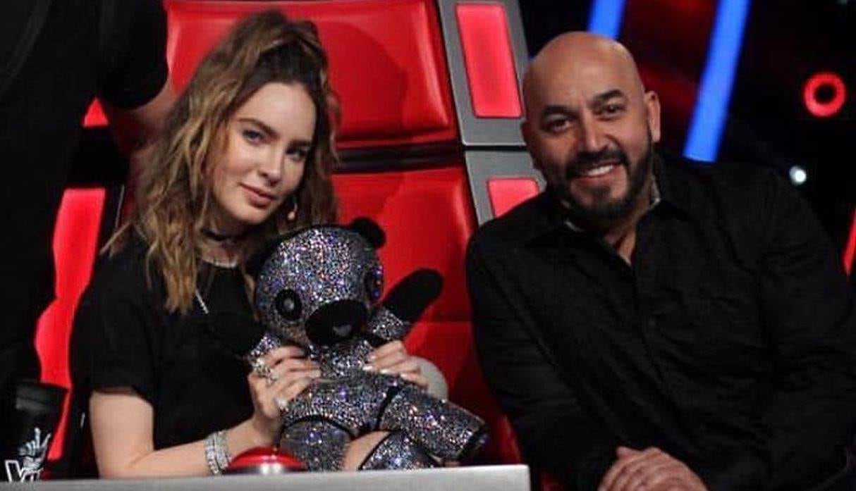 Junto a Belinda -con quien tuvo una relación- en la Voz Kids México (Foto: Lupillo Rivera / Instagram)