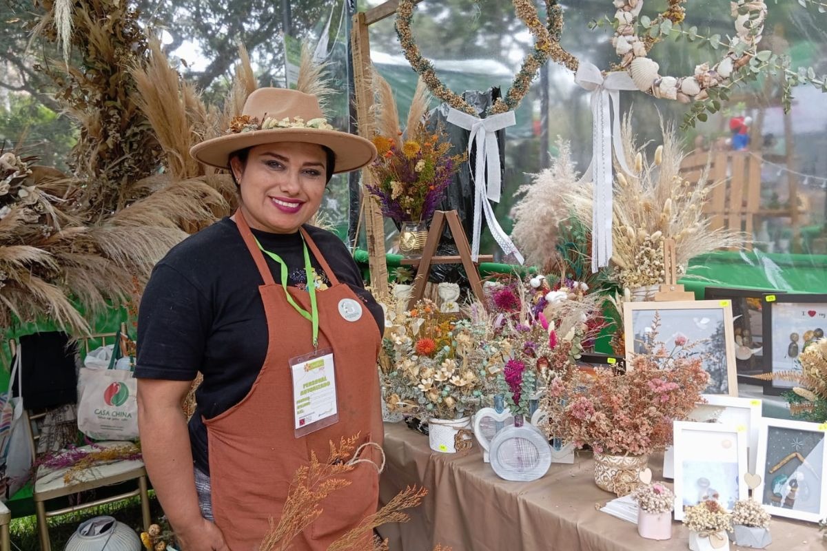 El sector floricultor conforma una red global de empresas cultivadoras, propagadoras, productoras, así como de exportadores, trasportadores e importadores, entre otros.