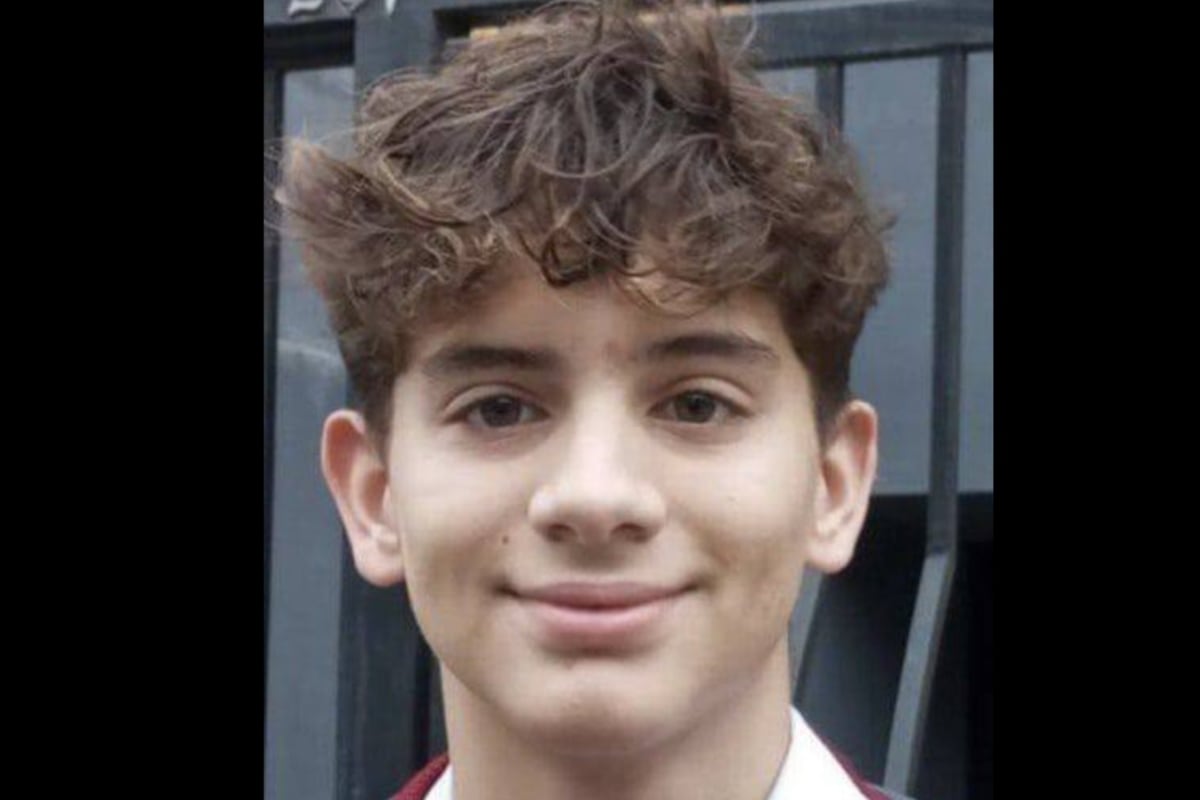 Mikhael Correa fue captado por cámaras cuando salía de su casa en Surco. (Foto: Captura/América Noticias)