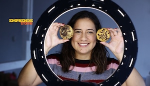 Cookery: Horneó galletas en la cocina de su casa y hoy está en dos centros comerciales y en aplicativos