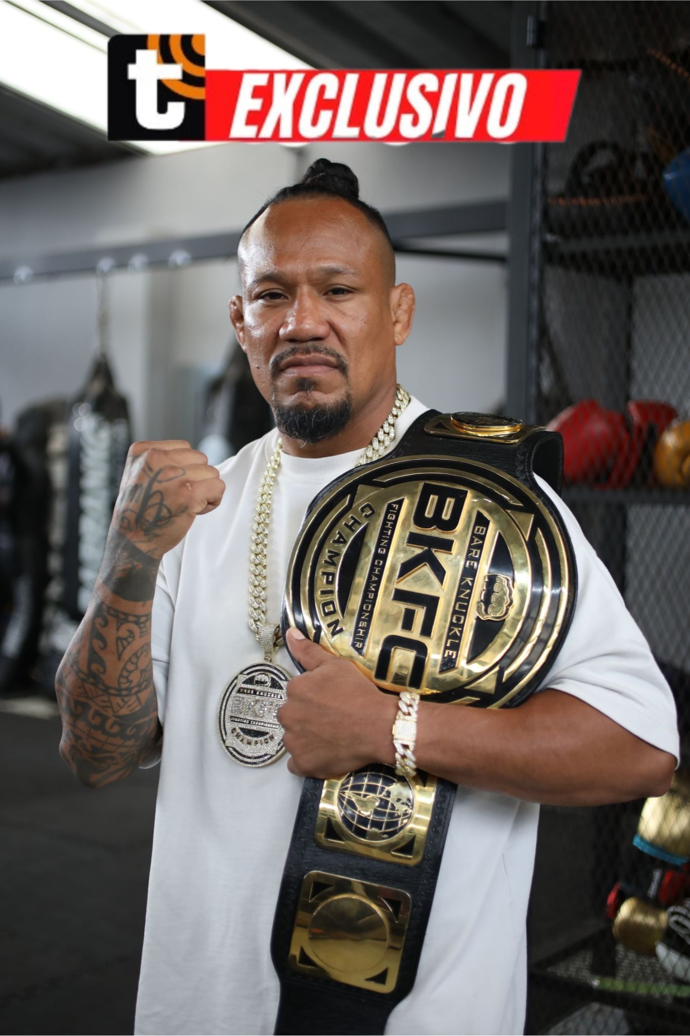 Luis 'Baboon' Palomino luce orgulloso uno de los tantos cinturones ganados en la Bare Knuckle Fighting Championship - BKFC (Foto: Diana Marcelo)