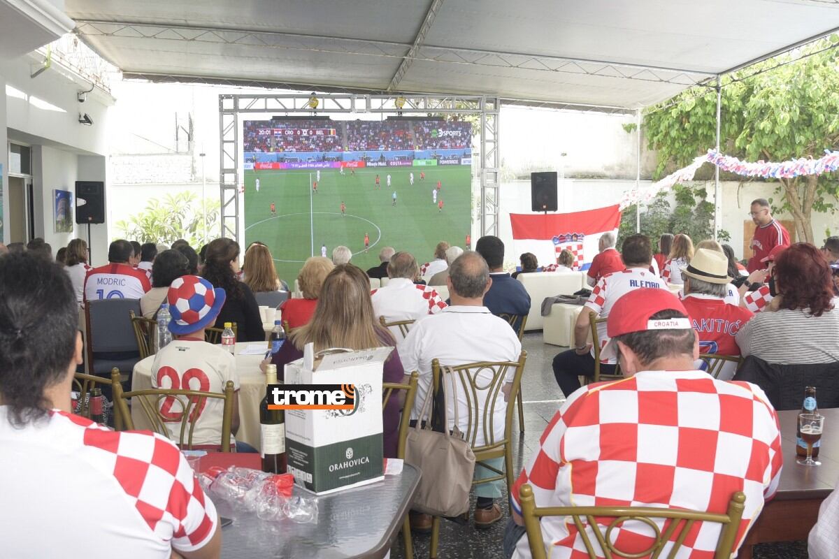 Son parte de la comunidad croata en Perú. "Hinchamos por Croacia y respetamos al equipo rival. Cualquiera puede ganar", dijo Pedro Puh. (Entrevista: Isabel Medina / Trome).
