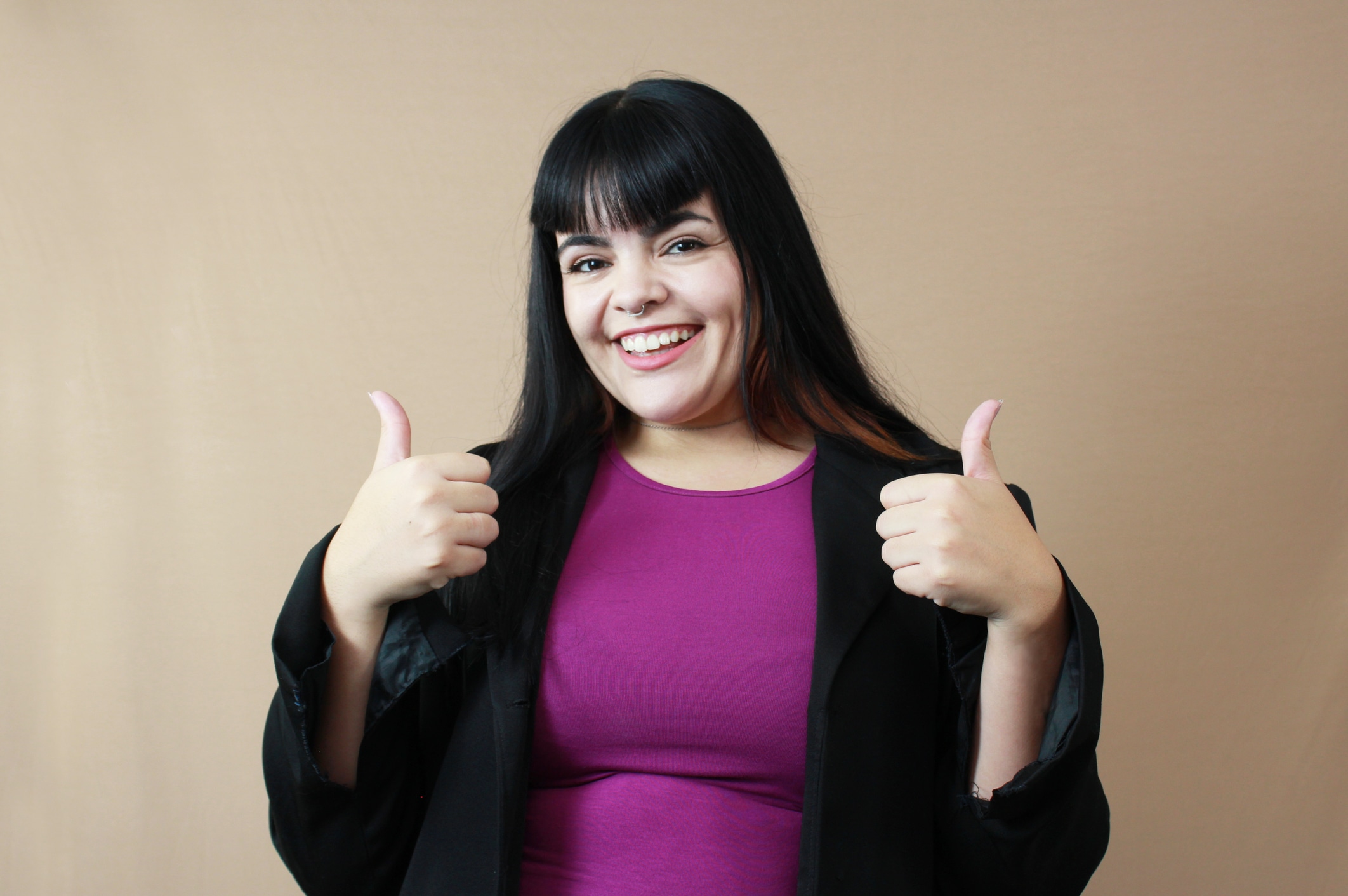 Rodearte de buena energía ayuda a mantener una actitud positiva. Comienza el año cerca de personas que te inspiren y motiven. Tu entorno influye en cómo enfrentas los retos. Foto: Istock