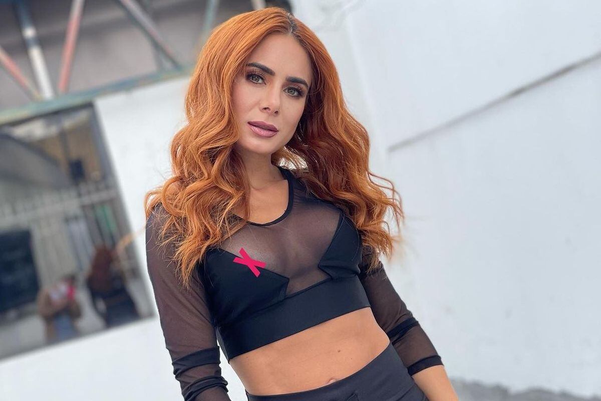 Johanna Fadul posa con un top negro para una foto que compartió en sus redes sociales (Foto: Johanna Fadul/Instagram)