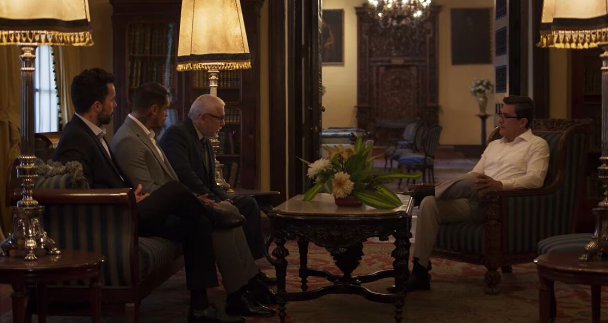 Durante el quinto episodio de "Contigo, capitán", aparece la conversación que tuvo Paolo Guerrero con el ex presidente Martín Vizcarra. (Foto captura: Netflix)