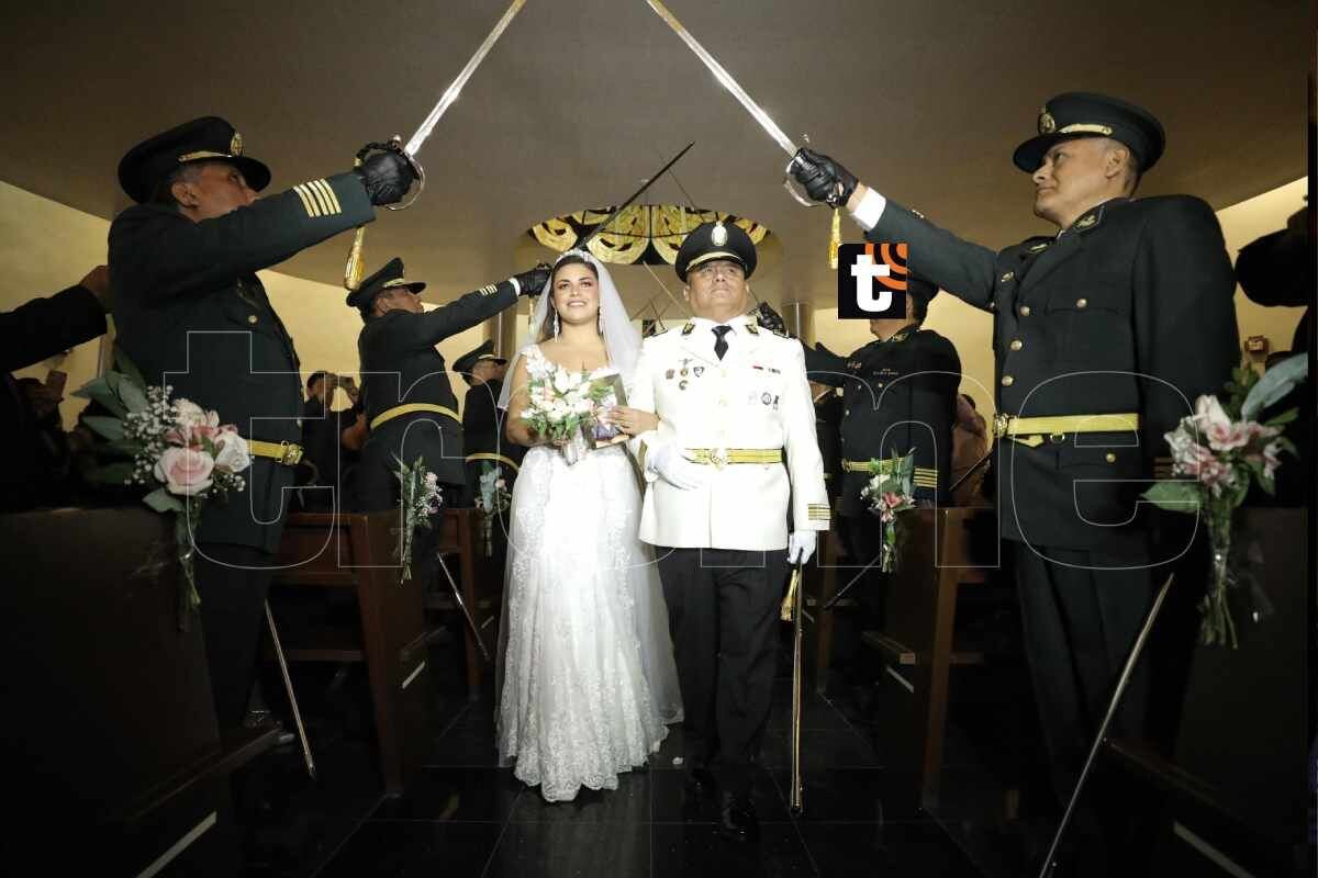 Robert Muñoz, Clavito, y Andrea Fonseca se casaron por religioso (Foto: GEC/Joel Alonzo)