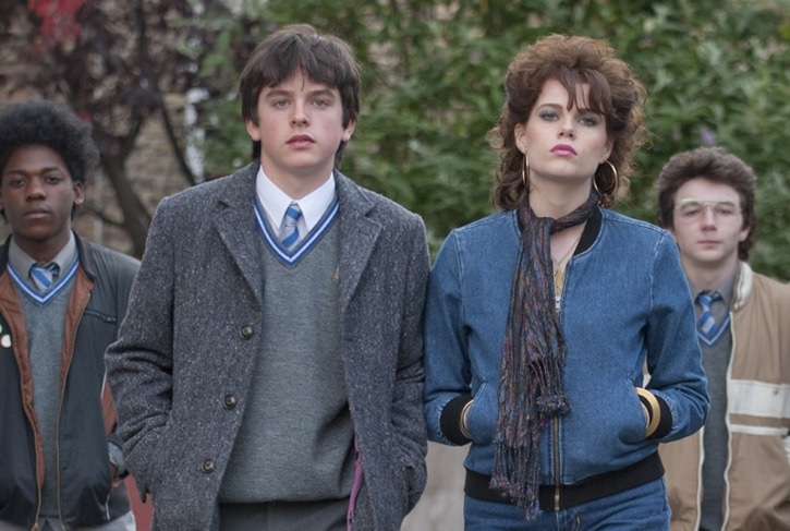 Lucy Boynton en escena de "Sing Street." (Difusión)