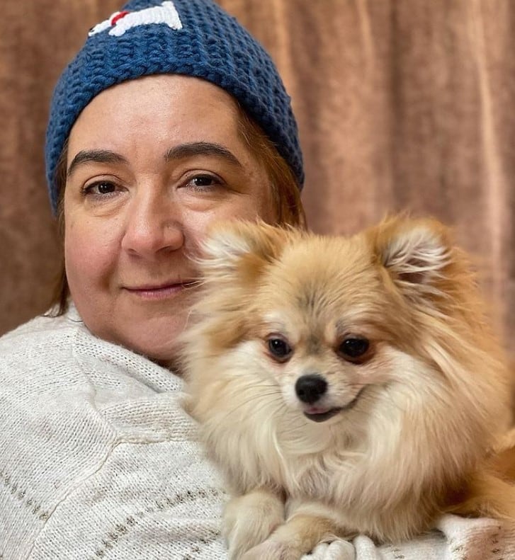 Hülya Duyar junto a su mascota. (Foto: Hülya Duyar / Instagram)