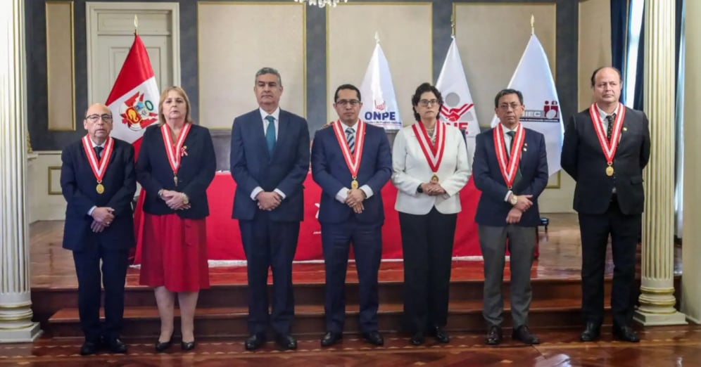Autoridades del JNE, ONPE y la Reniec advirtieron del riesgo que corren las elecciones municipales y regionales.