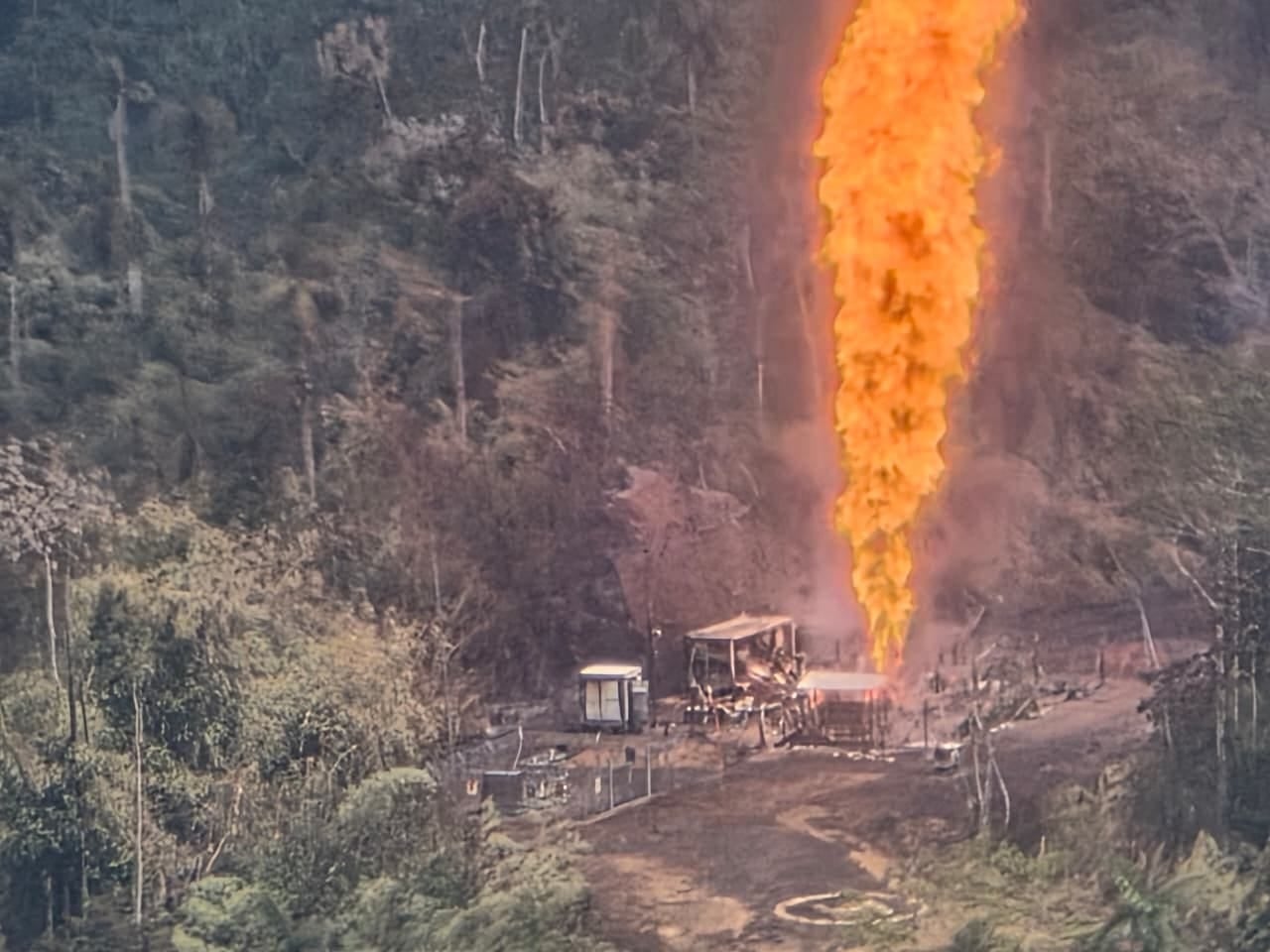 Deflagración a la altura del kilómetro 43 del ducto de TGP, tomada poco después del incidente.