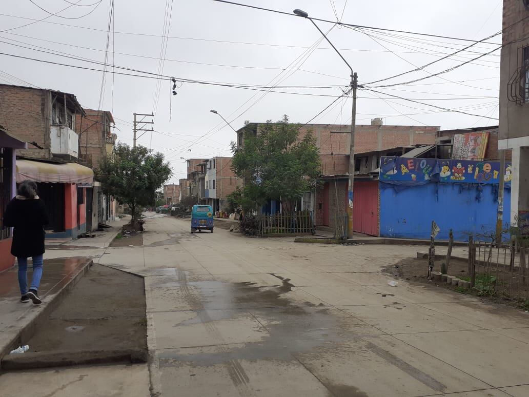Junior Renzo Carrasco Carmona (19) fue atacado a patadas y cuchilladas por un chiquillo de su barrio por defender a una chica de un asalto. (foto: Trome)