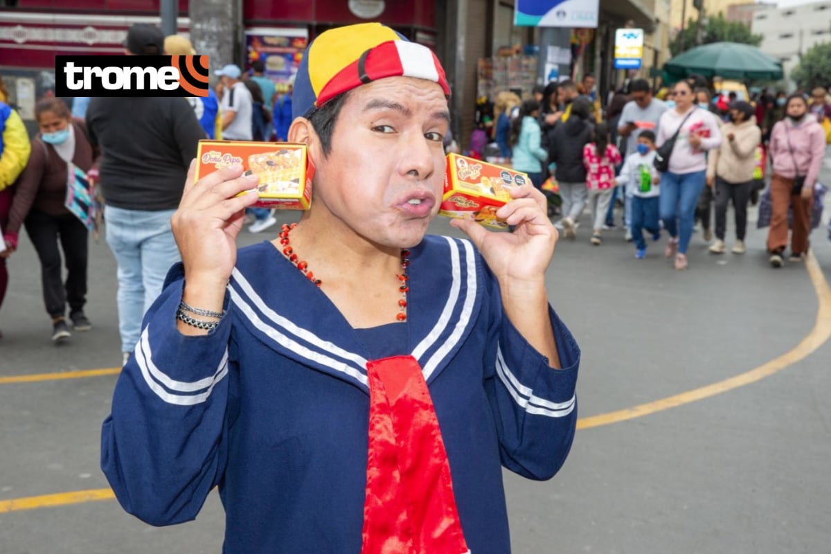 Vecino de Huaycán vende la unidad de sus turrones a seis soles. Foto: Allengino Quintana