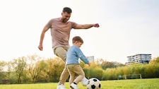 ¿Tiempo libre sin pantallas? Parece imposible, pero es uno de los mejores hábitos que puedes inculcarles a tus hijos