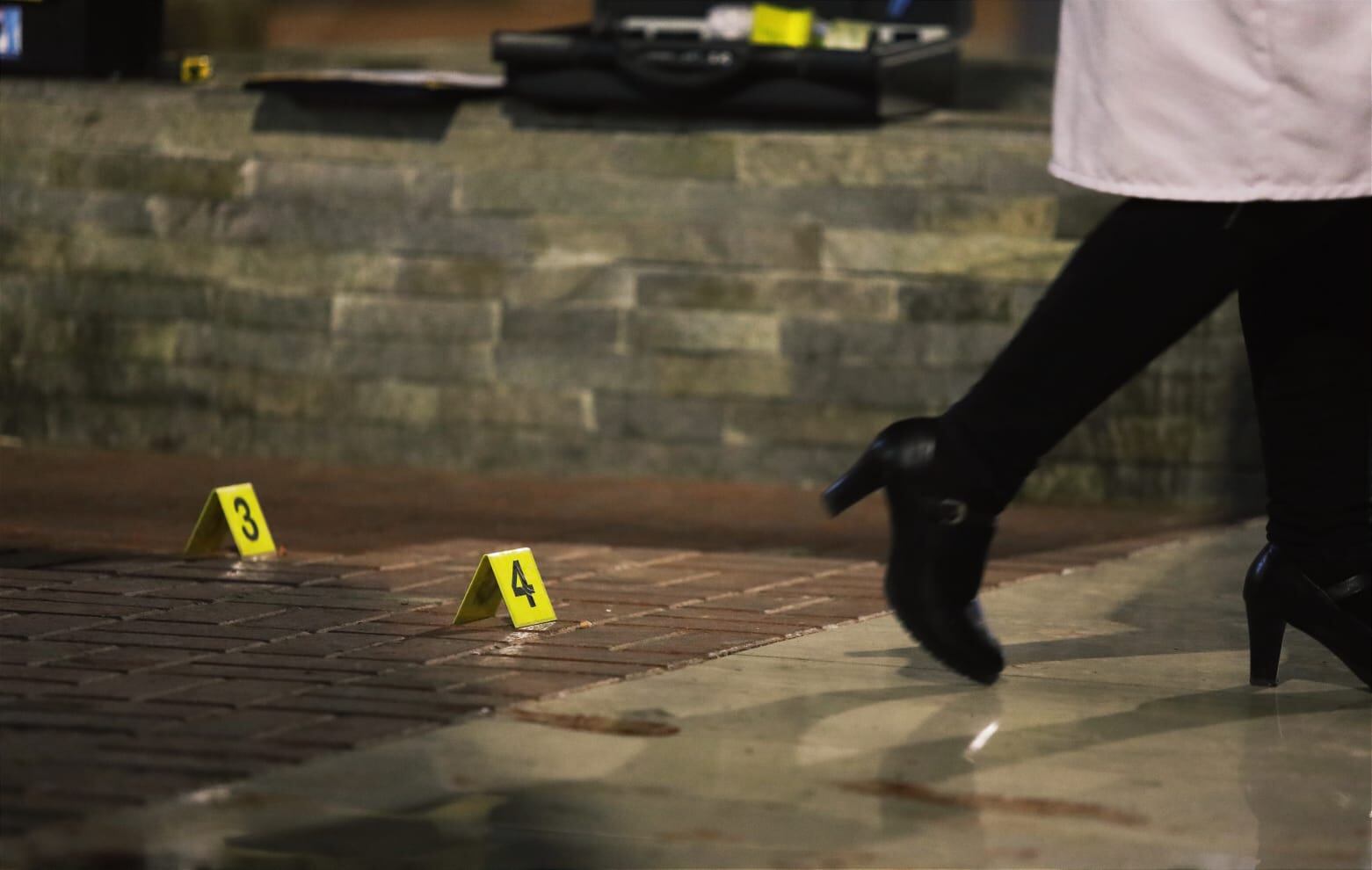 Peritos de Criminalística acudieron para recoger evidencias que ayuden a identificar al autor. | Foto: Diario Trome