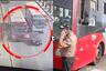 ¡Chofer se salvó de milagro! Balean bus lleno de pasajeros de ‘El Rápido’ a plena luz del día en el Cercado de Lima