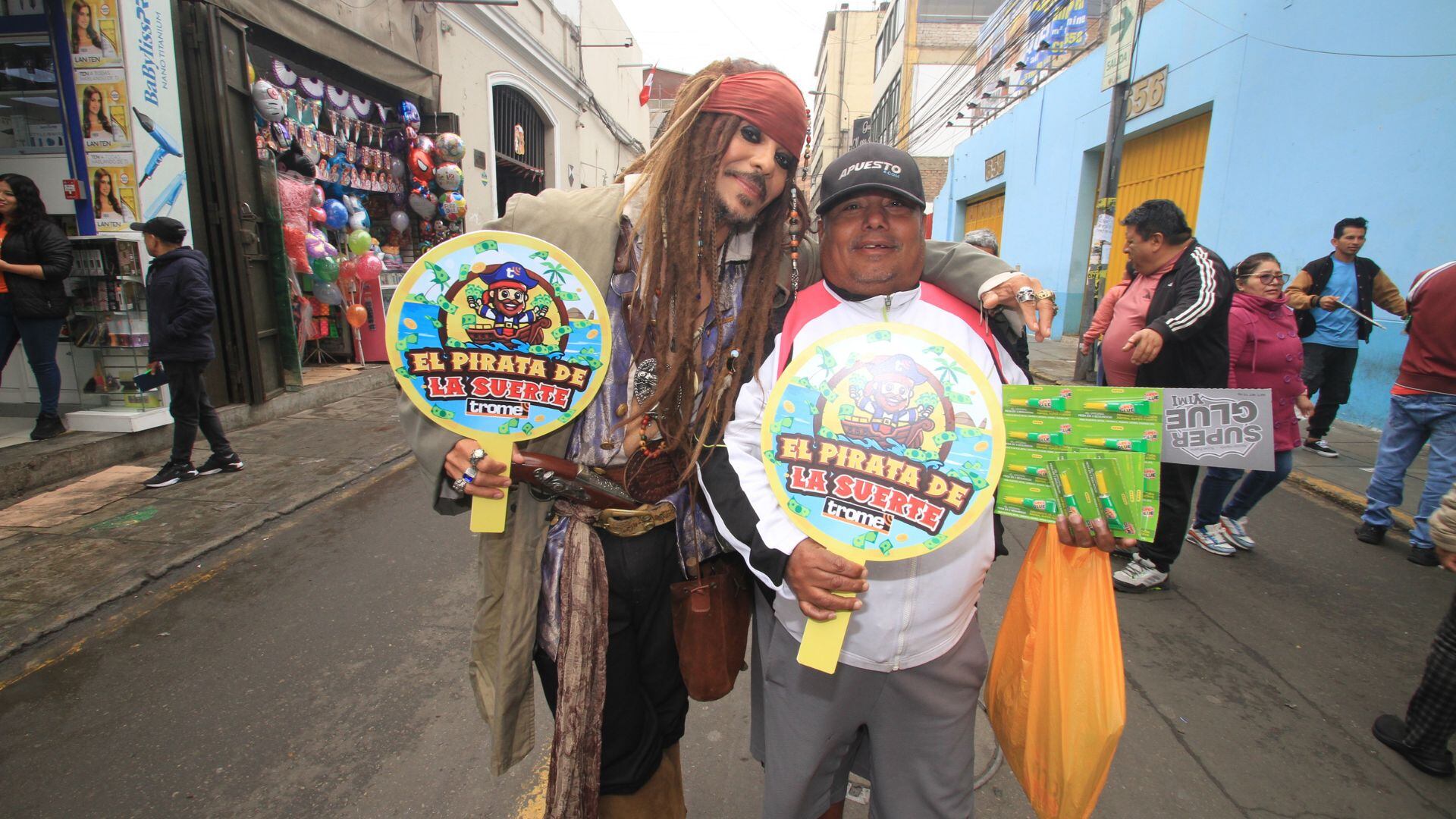 Artista impulsó la nueva promoción del diario Trome, el Pirata de la Suerte