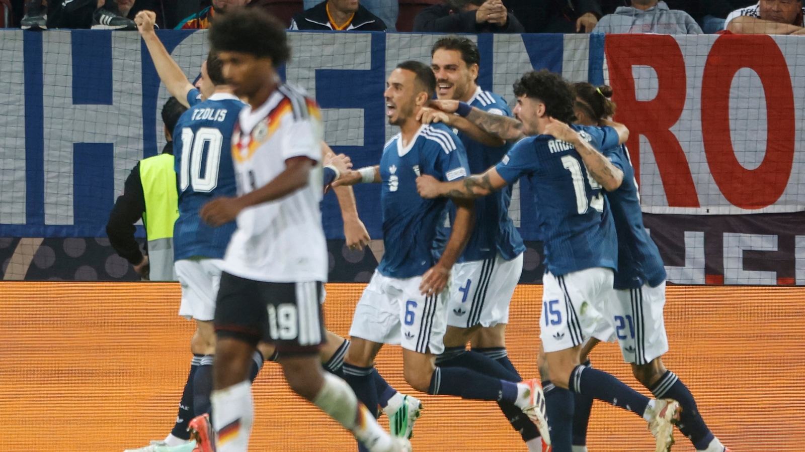 Grecia dio el golpe de la jornada al vencer 1-0 a Alemania en Augsburg y lidera el Grupo B de la UEFA Nations League con puntaje perfecto.