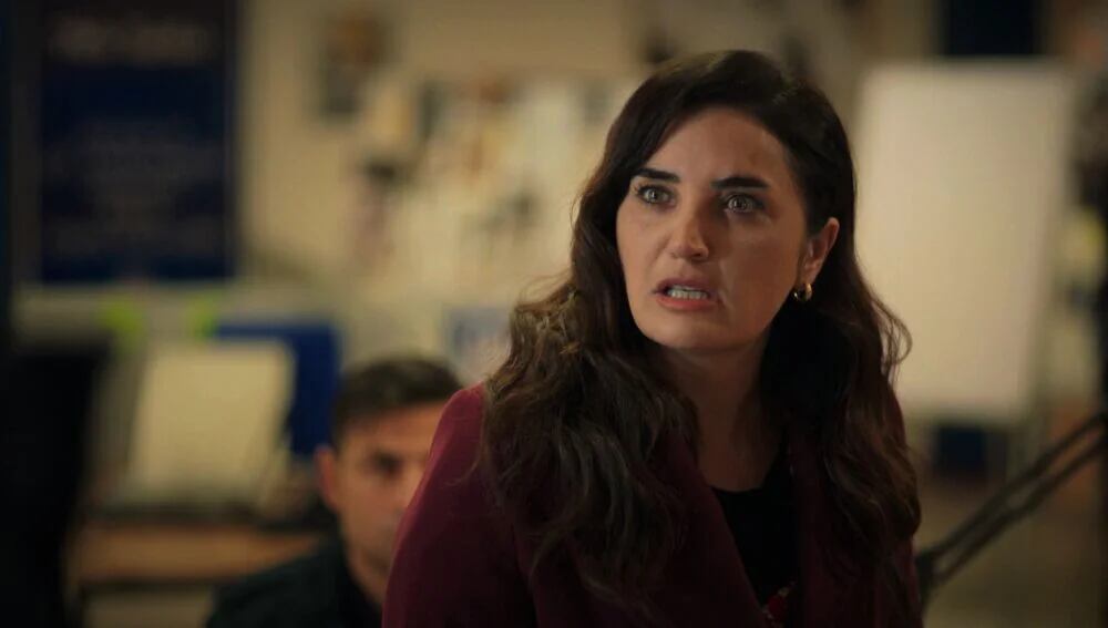 Sengül es denunciada por Ömer en la telenovela turca "Hermanos" (Foto: NG Medya)