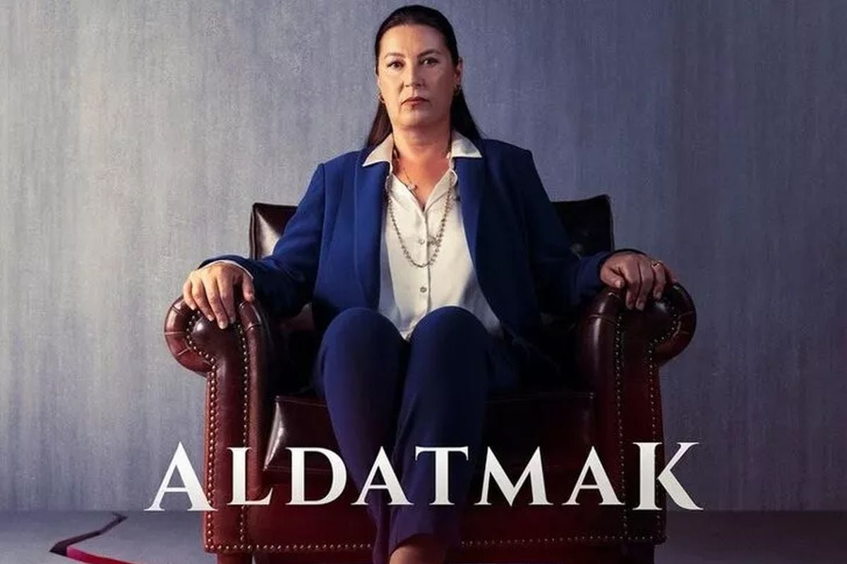 Vahide Perçin como la jueza Güzide Yenersoy en una imagen promocional de “Aldatmak” (Foto: Tims & B Productions)