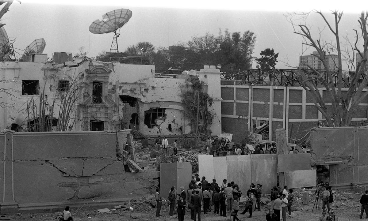 Atentado terrorista contra instalaciones de canal 2 ocurrido el 5 de junio de 1992. Darío Médico/ GEC Archivo Histórico