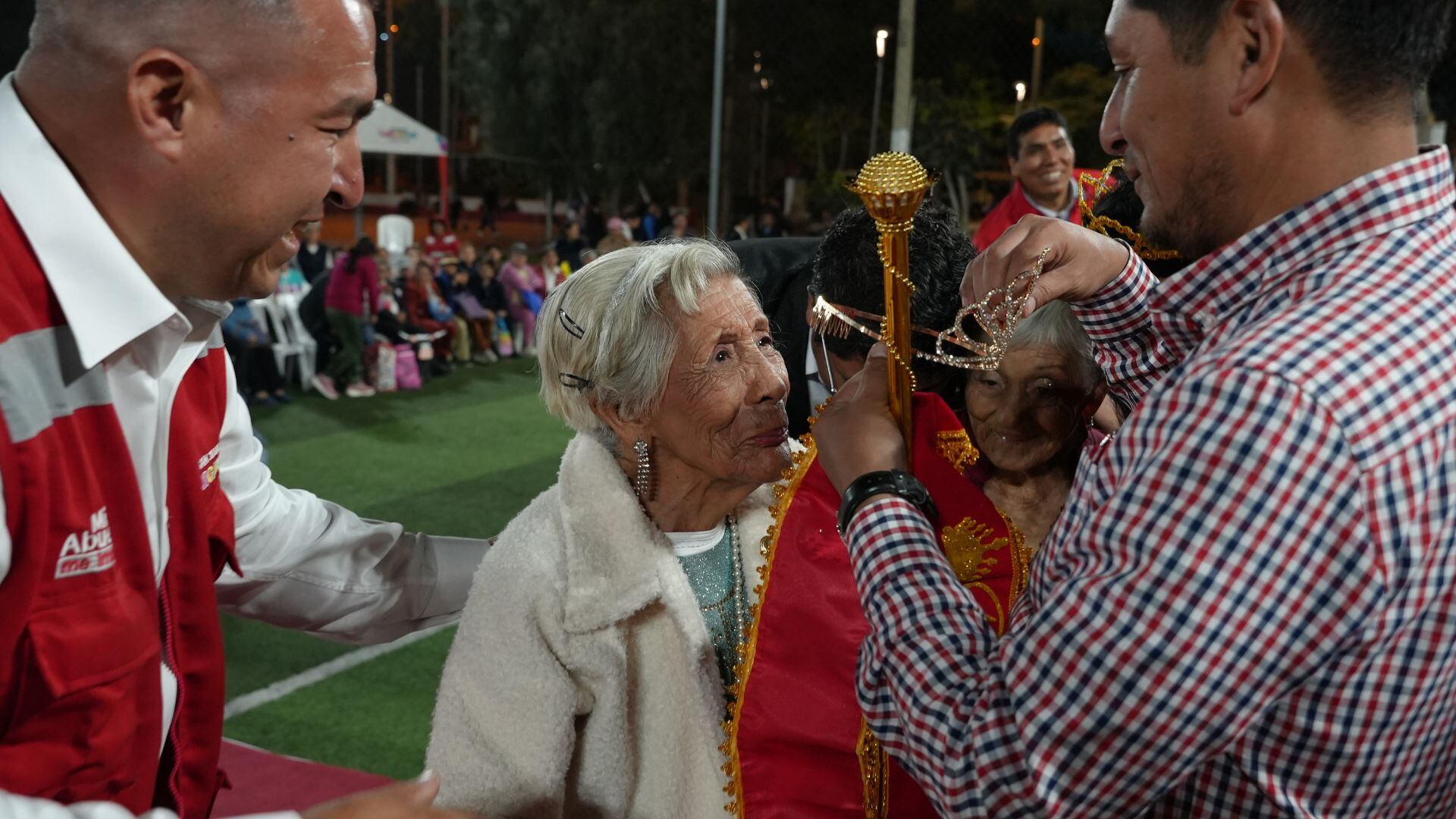 Mamita tiene 90 años, seis nietos y ocho bisnietos