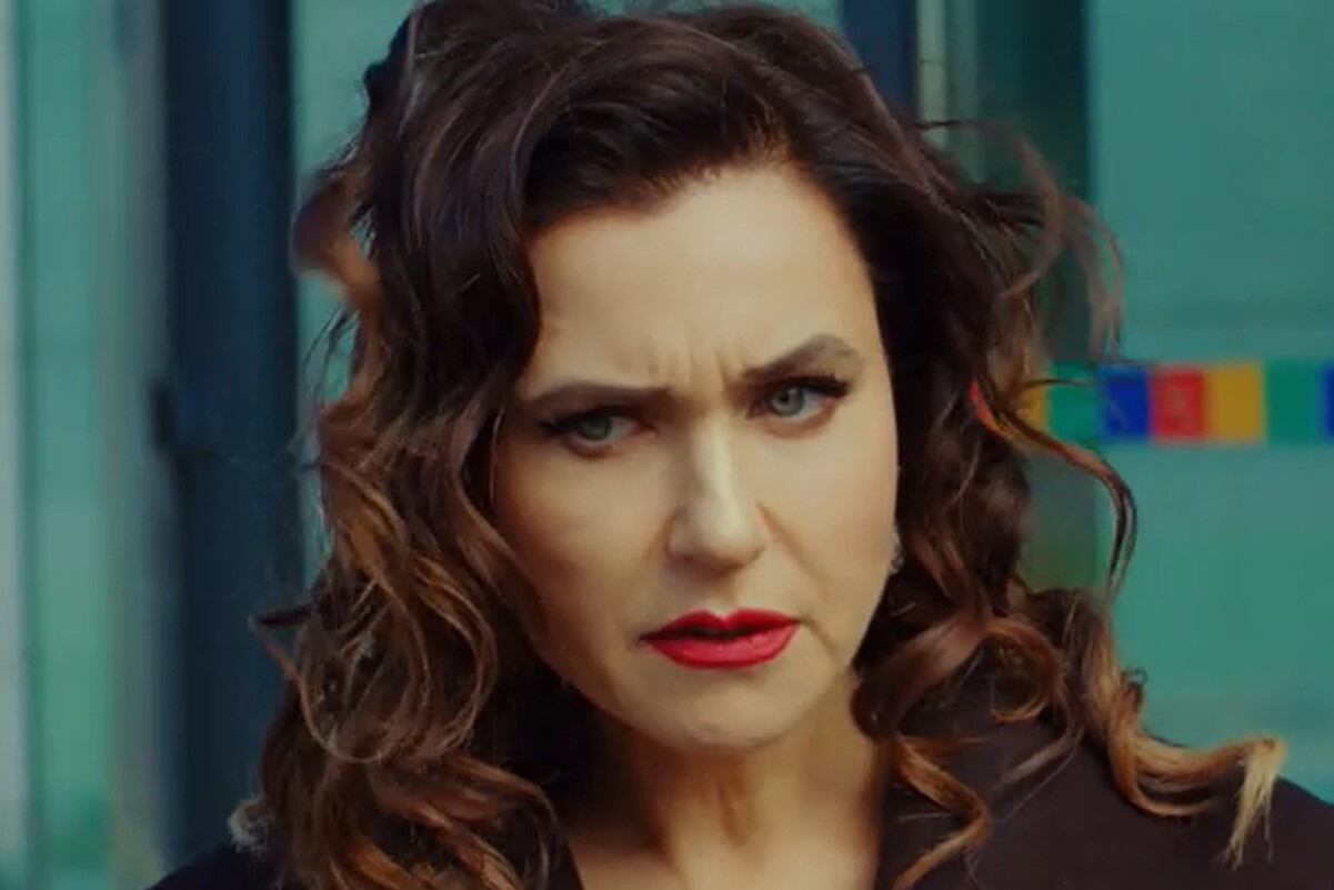 Ender no sabe cómo explicar la situación y se gana el repudio de Zehra (Foto: Med Yapim)