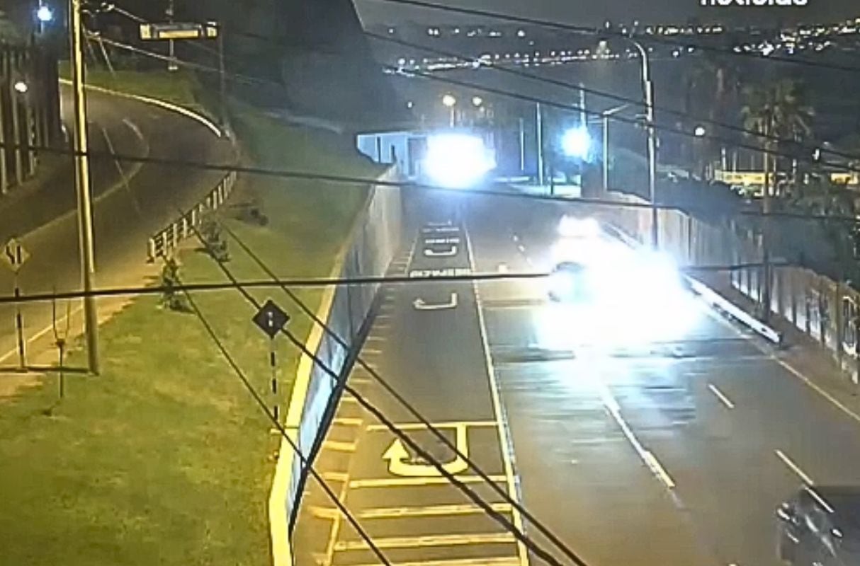 Siete personas resultaron heridas tras la volcadura de una camioneta en la Costa Verde, a la altura de la playa Punta Roquitas, en Miraflores. (Foto: Captura de video / Latina)