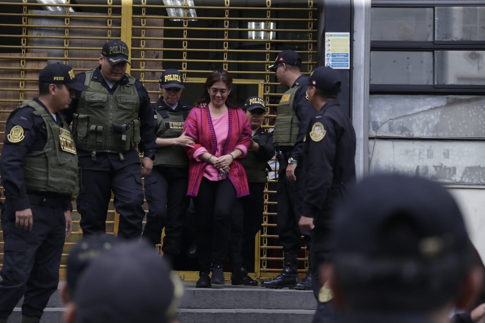 Salida de Mauricio Fernandini y Sada Goray de la carceleta de poder judicial. Foto: Hugo Pérez / @photo.gec