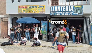 Policías frustran asalto cuando delincuentes tenían encañonado a dueño de una tienda de llantas