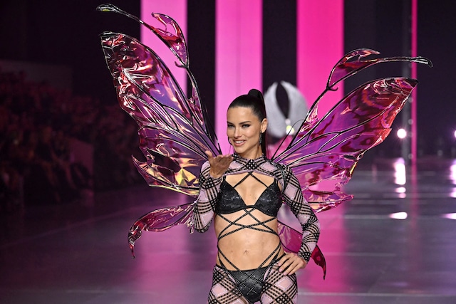Adriana Lima en Victoria’s Secret Fashion Show 2024 (Photo by ANGELA WEISS / AFP)
