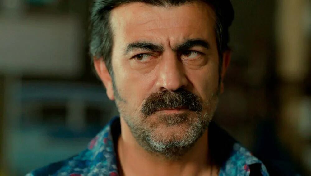 Abdülkadir rechaza las disculpas de Betül en "Tierra amarga" (Foto: Tims & B Productions)