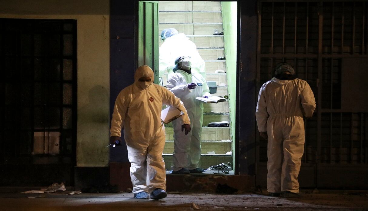 Las víctimas fallecieron asfixiadas al intentar escapar de los agentes del orden por la única puerta que tenía el local. (Foto: Joel Alonzo/GEC)