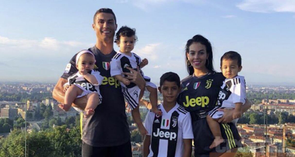 Hijo menor de Cristiano Ronaldo sorprende con habilidad para pegarle al balón