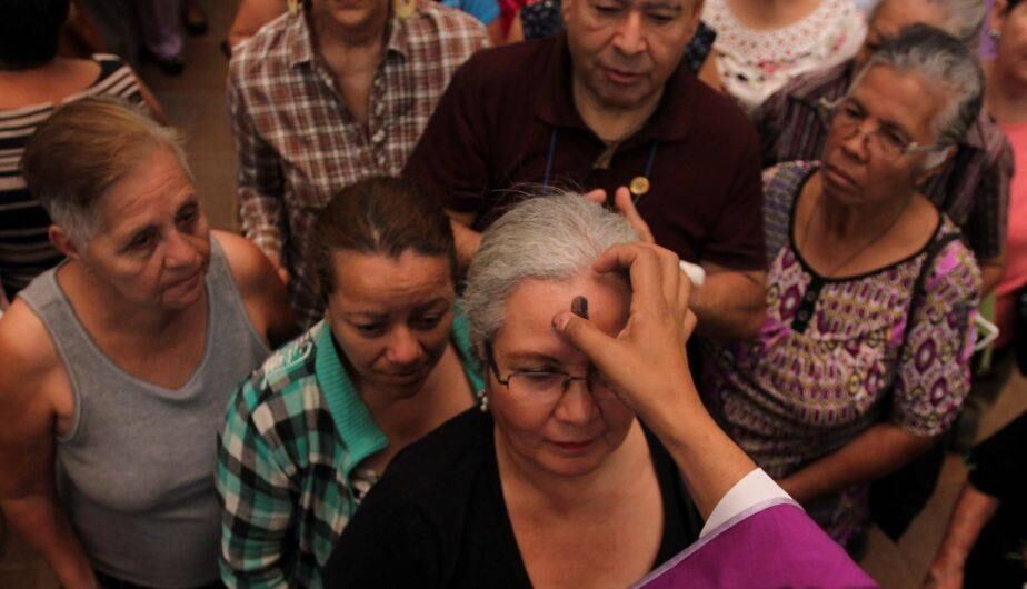 El Miércoles de Ceniza marca el inicio de la Cuaresma en los calendarios litúrgicos católico y anglicano, así como en el de algunos credos protestantes (Foto: EFE)