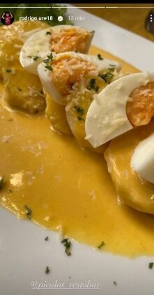 Rodrigo Ureña y su post con un plato de comida peruano.