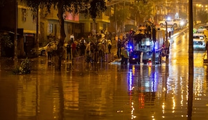 Inundaciones y colapso del desagüe en distritos de Lima Sur por prolongada llovizna