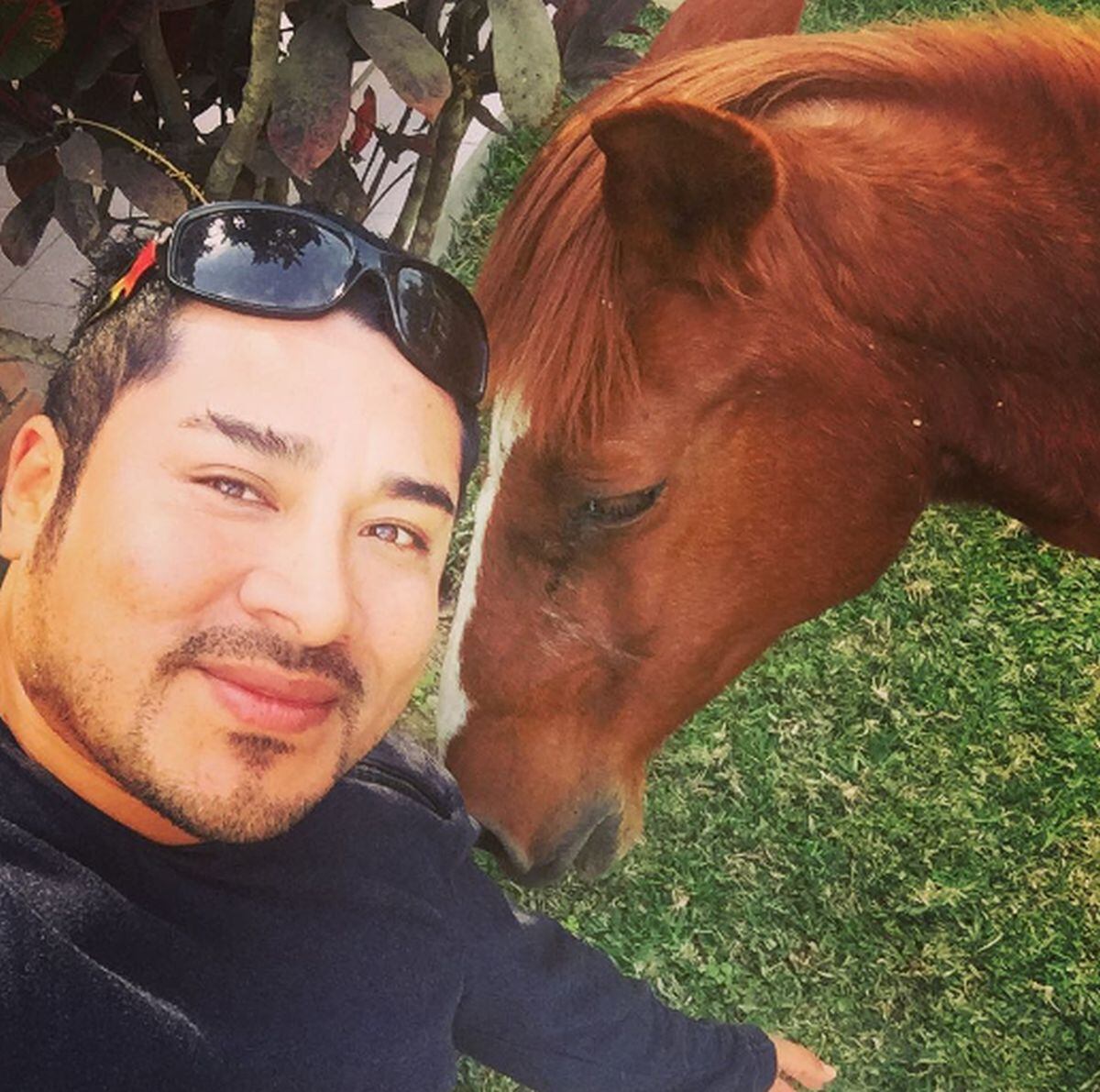 "Día de sol en Cañete con mi querido trueno", escribió en su red social el artista (Foto: Alexander Blas / Instagram)