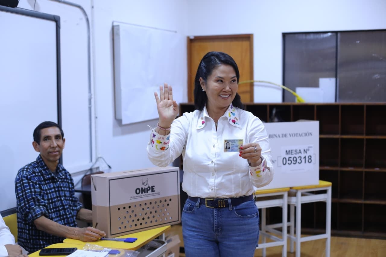 La candidata de Fuerza Popular, Keiko Fujimori, ejerce su derecho al voto en San Borja.(Fotos: Mario Zapata N. / @photo.gec)