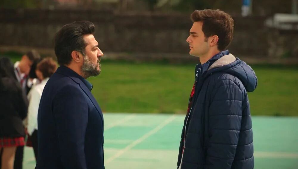 Ömer renuncia a seguir trabajando con Akif (Foto: NG Medya)