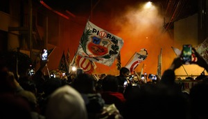 Banderazo crema en Andahuaylas: Hinchas ya viven el decisivo duelo Universitario - Chankas | VIDEO