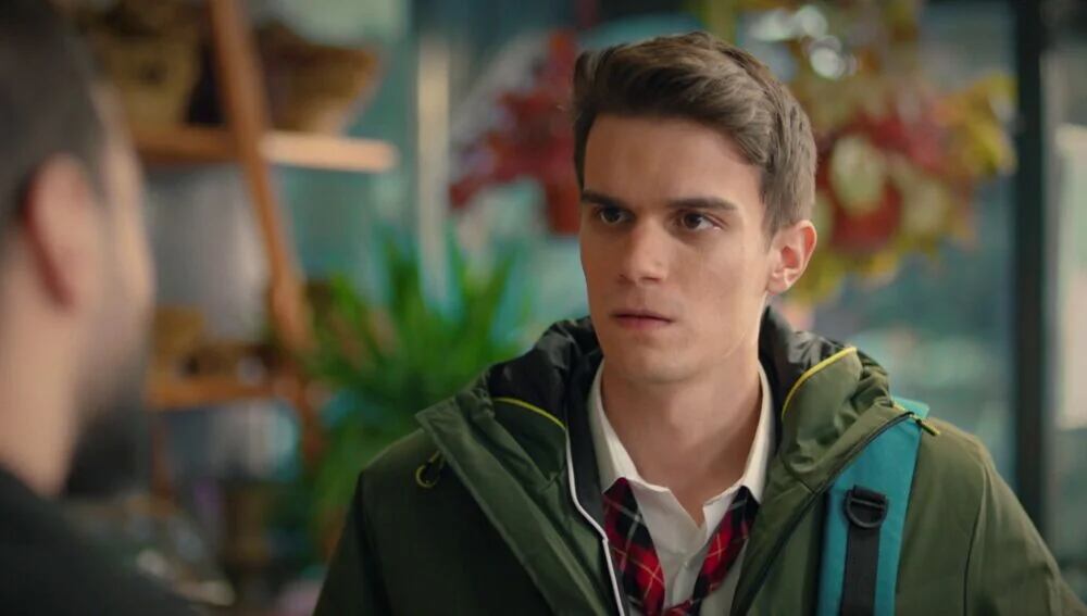 Kaan se hace pasar por Ömer en la telenovela turca "Hermanos" (Foto: NG Medya)