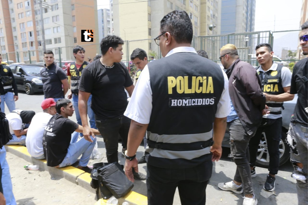 Detienen a más de 20 extranjeros al interior del condominio Torres del Campo, en Comas. Fotos: Allen Quintana/ @photo.gec