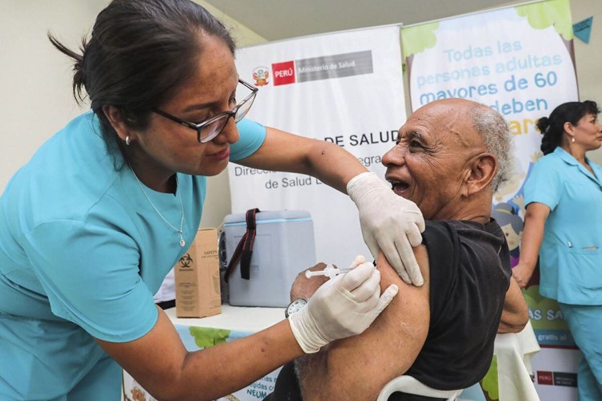 El universo de vacunación para adultos mayores se amplió y será prioridad. (Foto: Andina)