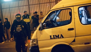 Extorsionadores balean a conductor de combi de la ruta Lima - Callao