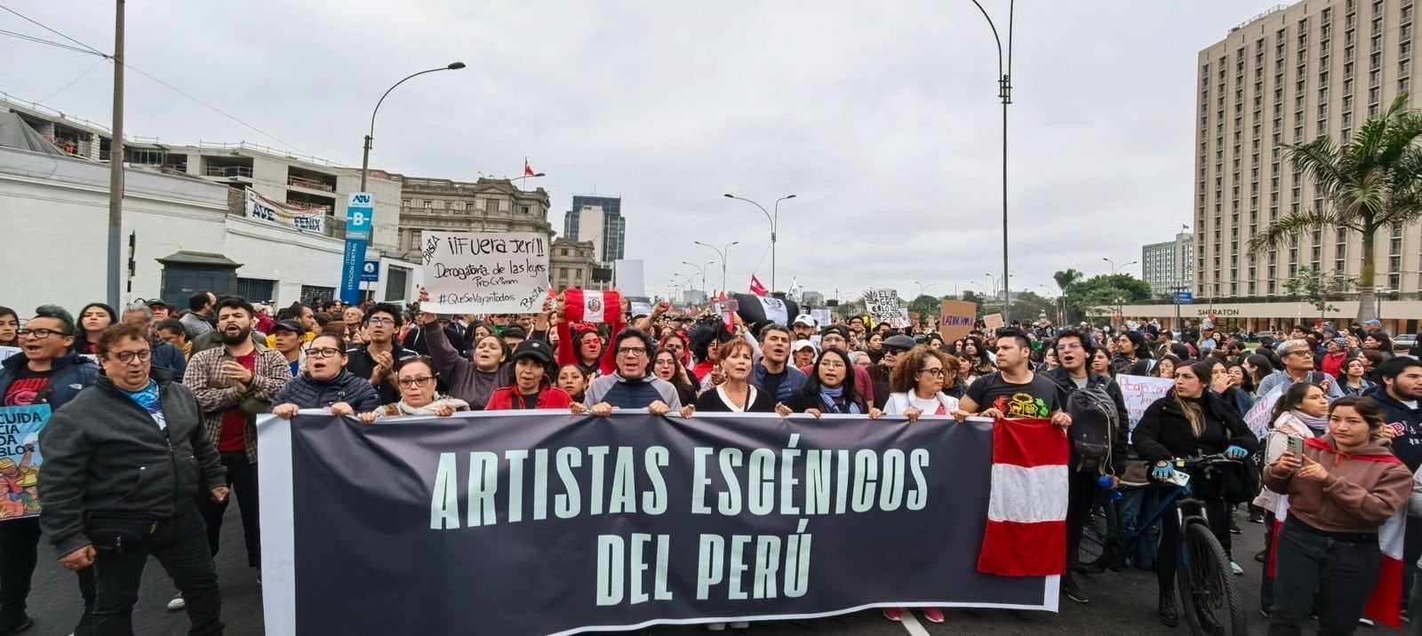 Artistas en la marcha de la Generación Z