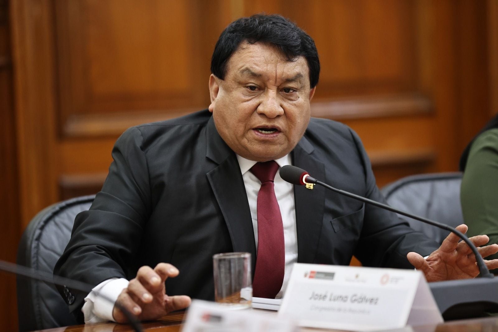 José Luna Gálvez sigue retando públicamente a Rafael López Aliaga. (Foto: Congreso)